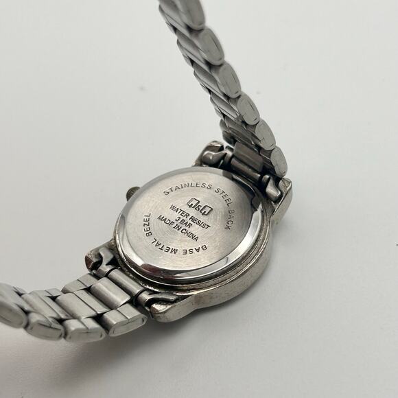 Q&Q Silver Tone WR Stainless Steel 22mm Women’s Watch Working - Picture 6 of 8